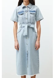  Collection فستان طويل من قماش الدنيم باللون الأزرق مع حزام TWOSS24EL00377