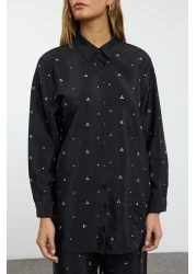  Modest بدلة صيفية من القماش المنفوش باللون الأسود اللامع مع تفاصيل حجرية قابلة للتعديل من الأسفل إلى الأعلى TCTAW25US00106