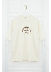  Collection تي شيرت مطبوع عليه نص واسع - TMNSS23TS00083