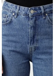  Collection جينز أزرق عالي الخصر بأرجل واسعة TWOSS23JE00068