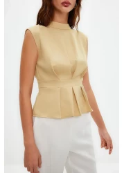  Collection Beige Crew Neck Sleeveless Woven Blouse TWOAW23BZ00559