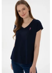 U.S. Polo Assn. تي شيرت نسائي أساسي برقبة على شكل حرف V باللون الأزرق الداكن 50305825 -vr033