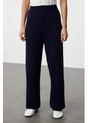  Modest طقم كارديجان وبنطلون تريكو باللون الأزرق الداكن بأزرار ذهبية وجيوب - TCTAW24US00107