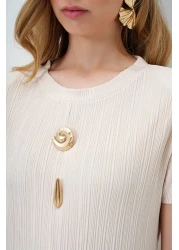 Trend Alaçatı Stili طقم بلوزة وبنطلون بياقة دائرية وفتحة مفصلة وأزرار ذهبية للنساء باللون البيج ALC-X14138