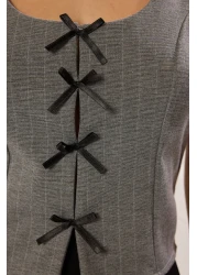  Collection Gray Striped Ribbon Lacing Detail Body-Fitting Square Neck Null Sleeve Knitted Blouse Twoss25Bz00147