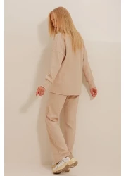 Trend Alaçatı Stili طقم علوي بياقة بولو بيج للسيدات وبنطلون بالازون تريكو من الأسفل ALC-796-001