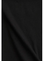 H&M بلوزة مكشوفة الكتفين مضلعة