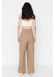  Collection بنطلون بيج بطبعة مفصلة بأرجل واسعة/قصة مريحة وخصر محبوك غير متماثل TWOAW23PL00389