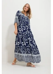 Trend Alaçatı Stili فستان فيسكوز منقوش برباط أمامي باللون الأزرق الداكن للنساء Alc-X11595