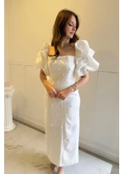 HELİS BUTİK فستان بياقة مربعة وطول كبير مزين بالأحجار - أبيض