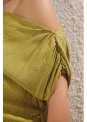  Collection فستان منسوج متوسط ​​الطول برقبة على شكل حرف A باللون الأخضر الزيتي TWOSS25EL00726