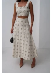 369 etnik butik "طقم صيفي مكون من قطعتين منقوش باللون الكريمي - ياقة مربعة وتنورة على شكل حرف A"