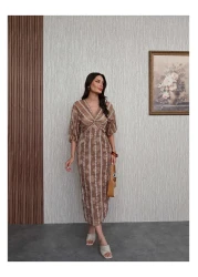 ESRAHELVACI فستان ميدي بأكمام على شكل بالون مكشكش