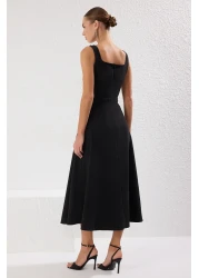  Collection فستان أسود مستقيم على شكل حرف A مزين بالأحجار المنسوجة فستان متوسط الطول غير مبطن أنيق/مساء