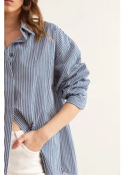 Olalook قميص بوبلين نسائي مخطط باللون الأزرق الداكن بفتحة مخفية GML- 19000867