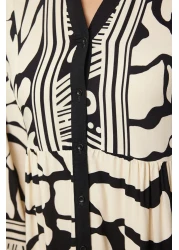  Modest فستان منسوج من الفيسكوز بطباعة هندسية باللون البيج TCTSS24EB00221