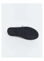 LC Waikiki حذاء رياضي LCW STEPS باللون الأسود للأولاد مزود برباط وشريط فيلكرو