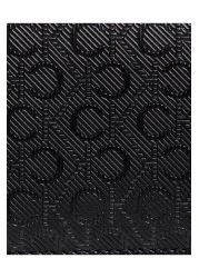 Calvin Klein حقيبة كتف جلدية سوداء مع شعار CK Monogram - حزام قابل للتعديل K60K 612853 -0GJ