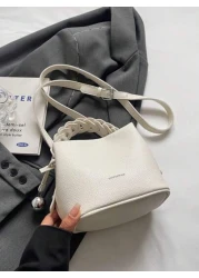 حقيبة مربعة محمولة بنمط حرفي ومعلق معدني ديكوري، من قماش PU مقاوم للماء بتصميم أناقة محمول، مناسبة للعمل والأن