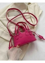 حقيبة يد / كتف صغيرة بلون سادة وبنقشة جلد التمساح مناسبة لحمل احمر الشفاه والمستحضرات التجميلية وغيرها