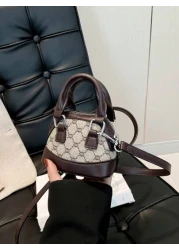 حقيبة يد صغيرة ، لون داخلي منقوش بشكل معين بأسلوب عتيق بشكل صدفة فينتاج