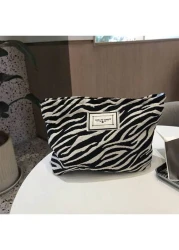 كيس تجميل بطباعة الزرافة أنيق ذو مقبض - منظم مكياج ذو سعة كبيرة للنساء، رائع للاستخدام اليومي أو السفر والعطلا