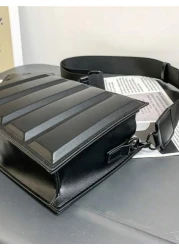 peach tree حقيبة كروس بودي بتصميم أنيق عصري بوح أحادي اللون، متعددة الطبقات، بسير قابل للتعديل، وغلق بسحاب، بشكل ع