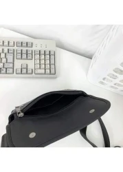 1pc Rhombic Pattern Iridescent Black Matte Leather Material Cover Type Closure Fashion Men Messenger Bag Chest Bag Unisex Suitable For Spring Cycling For Teenagers And Young People