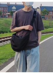 1 حقيبة كتف نيلون أسود أحادي اللون مقاومة للماء بشكل هلالي، سعة كبيرة وسوستة، مناسبة للاستخدام اليومي للرجال،