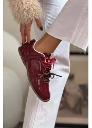 NİŞANTAŞI SHOES حذاء رياضي نسائي برباط ونعل مسطح غير لامع من Fabian Claret