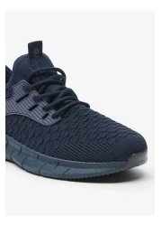 Oaklan by Shoexpress حذاء رياضي بملمس مميز وتفاصيل دانتيل