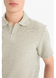 Defacto تي شيرت بقصة عادية وياقة بولو مخططة وأكمام قصيرة D7248ax25sp