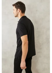 AC&Co / Altınyıldız Classics تي شيرت رجالي ذو قصة ضيقة باللون الأسود اللامع - قماش قطني غير قابل للانكماش