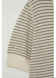  Collection إصدار محدود بيج - تي شيرت تريكو مريح بأكمام قصيرة وياقة بولو مخطط كاكي TMNSS23PO00026