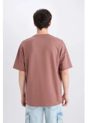 Defacto تي شيرت Boxy Fit برقبة دائرية لا يحتاج إلى كي وقابل للتنفس وأكمام قصيرة مطبوعة من القماش الثقيل E0574ax