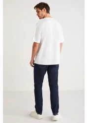 GRIMELANGE Vıto Men - تي شيرت أبيض بأكمام قصيرة مع تفاصيل نص مطرز، 100% قطن عضوي، مقاس كبير