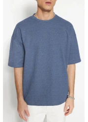  Collection تي شيرت Indigo كبير الحجم/واسع بأكمام قصيرة ومزخرف أساسي TMNSS22TS00049