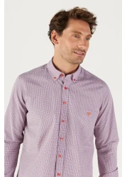 AC&Co / Altınyıldız Classics قميص رجالي مخطط بقصة ضيقة باللون الأزرق الداكن والأحمر وياقة بأزرار وياقة بأزرار وشعار قطن وجيب