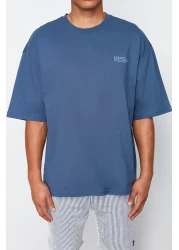  Collection تي شيرت إنديجو كبير الحجم برقبة دائرية 100% قطن - مطبوع عليه نص بسيط TMNSS23TS00084