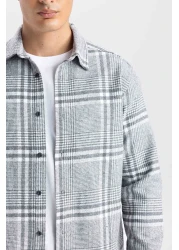Defacto قميص من الفلانيل ذو قصة عادية وأكمام طويلة E0983ax24wn