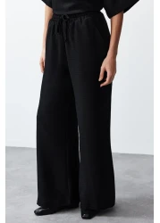  Collection طقم بلوزة وبنطلون أسود برقبة على شكل حرف V - TWOSS24AU00096