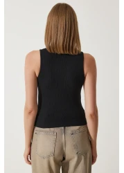 Happiness İstanbul بلوزة نسائية محبوكة ذات ياقة مدورة بدون أكمام حزمة من قطعتين باللونين الأبيض والأسود GT00012