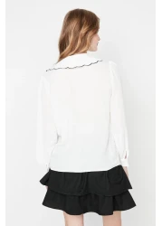  Collection قميص أبيض منسوج بتفاصيل مطرزة - مقاس عادي TWOAW21GO0302