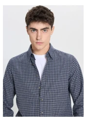 Altınyıldız Classics قميص رجالي من Six Stars Classics باللونين الأزرق الداكن والرمادي - طية صدر السترة بأزرار، مقاس مريح ACE 202510055