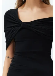  Collection فستان سهرة أنيق محبوك بياقة غير متماثلة على شكل حرف A باللون الأسود TPRSS24EL00046