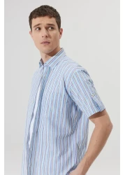 AC&Co / Altınyıldız Classics قميص قطني مخطط بقصة مريحة وقصة مريحة باللونين الأبيض والأزرق للرجال