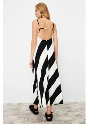  Collection فستان طويل أسود مطبوع على شكل حرف A - حزام قابل للتعديل، تفاصيل ملفوفة TWOSS24EL00060