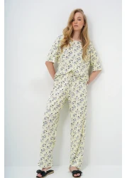 Trend Alaçatı Stili Butter Yellow Floral Patterned Crew Neck Cotton T-Shirt and Pants Pajama Set Pjm-X13905