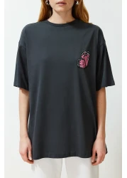  Collection Anthracite Front and Back Printed Oversize/Wide Fit Crew Neck Knitted T-Shirt TWOSS24TS00119