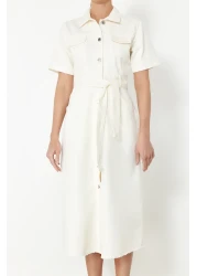  Collection فستان طويل من قماش الدنيم بحاشية إكرو مع حزام TWOSS24EL00377